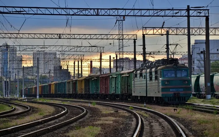 Ucrânia retoma transporte de carga por comboio para a Europa