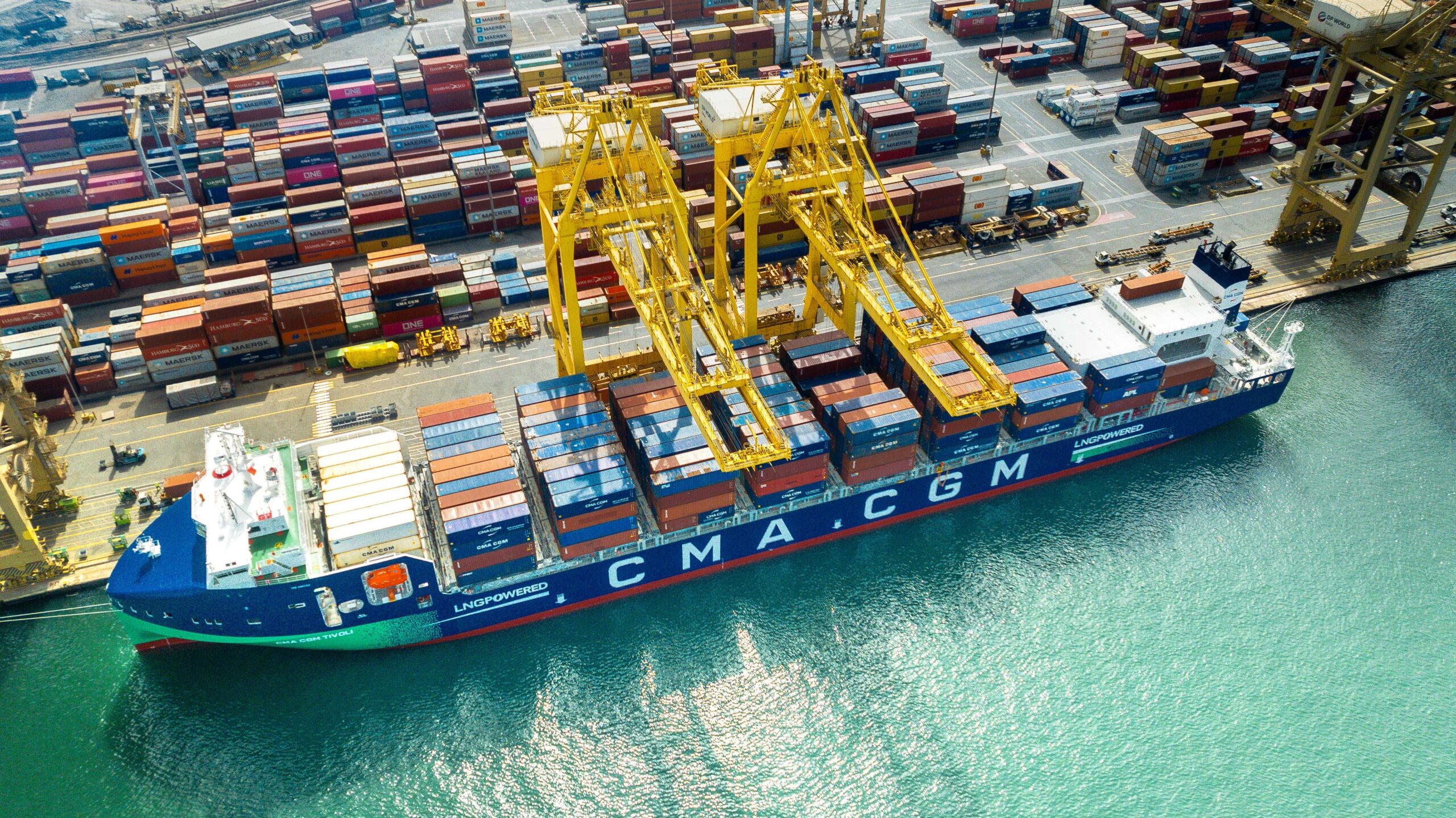 Biocombustíveis: DHL e CMA CGM avançam com iniciativa conjunta no transporte marítimo