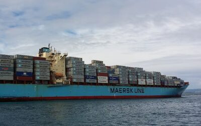Maersk envia segundo navio para avaliar Suez