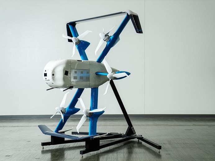 Amazon testa entregas por drone no Reino Unido