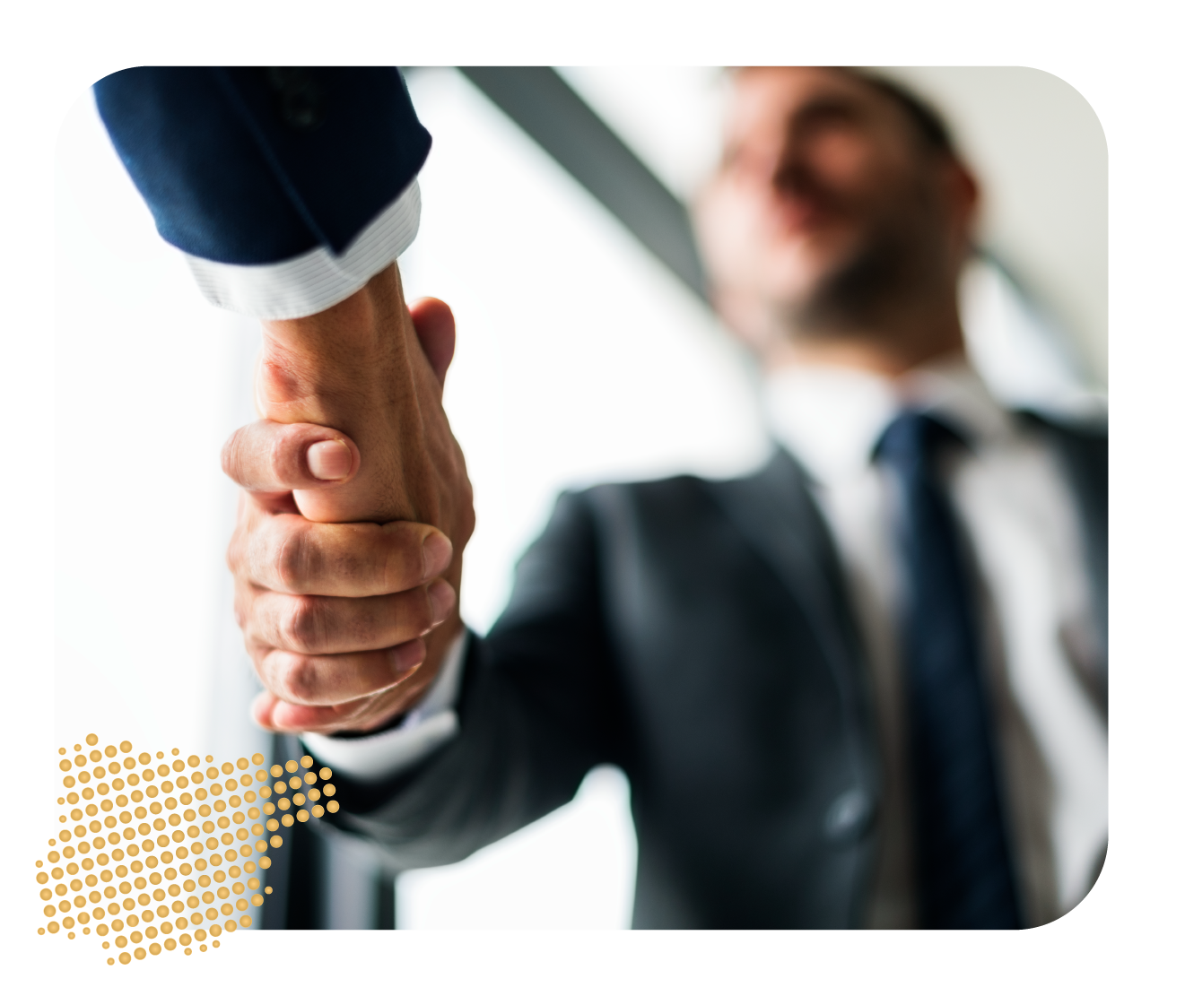 Aperto de mãos simbolizando parceria e oportunidades de negócio na SCM Iberia 2026.