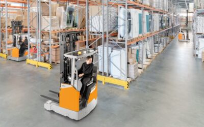 STILL lança empilhador retrátil para corredores estreitos