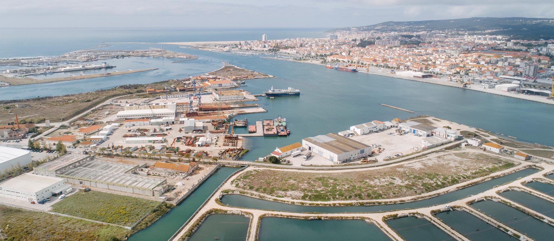 Dragagens no Porto da Figueira da Foz aceleram para repor condições operacionais