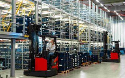 Linde Material Handling lança gama de empilhadores retráteis para operações de armazém