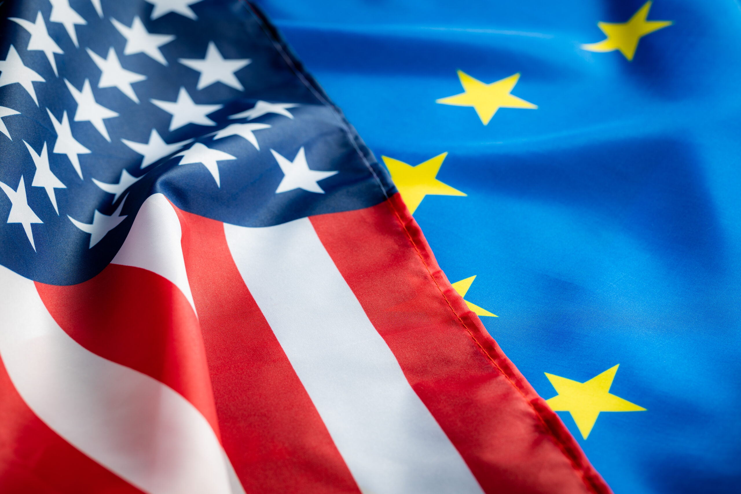 EUA anunciam aumento de 10% nas tarifas sobre exportações europeias de automóveis