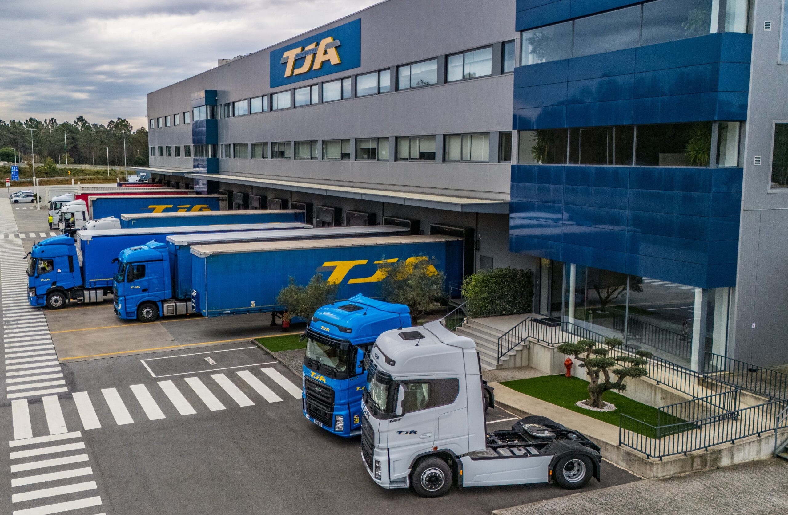 TJA conta com 115 unidades da Ford Trucks, reforçando parceria