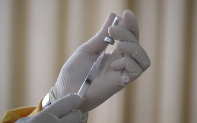 Comissão Europeia assina acordo de contratação pública conjunta de vacinas para reforçar proteção contra o inverno