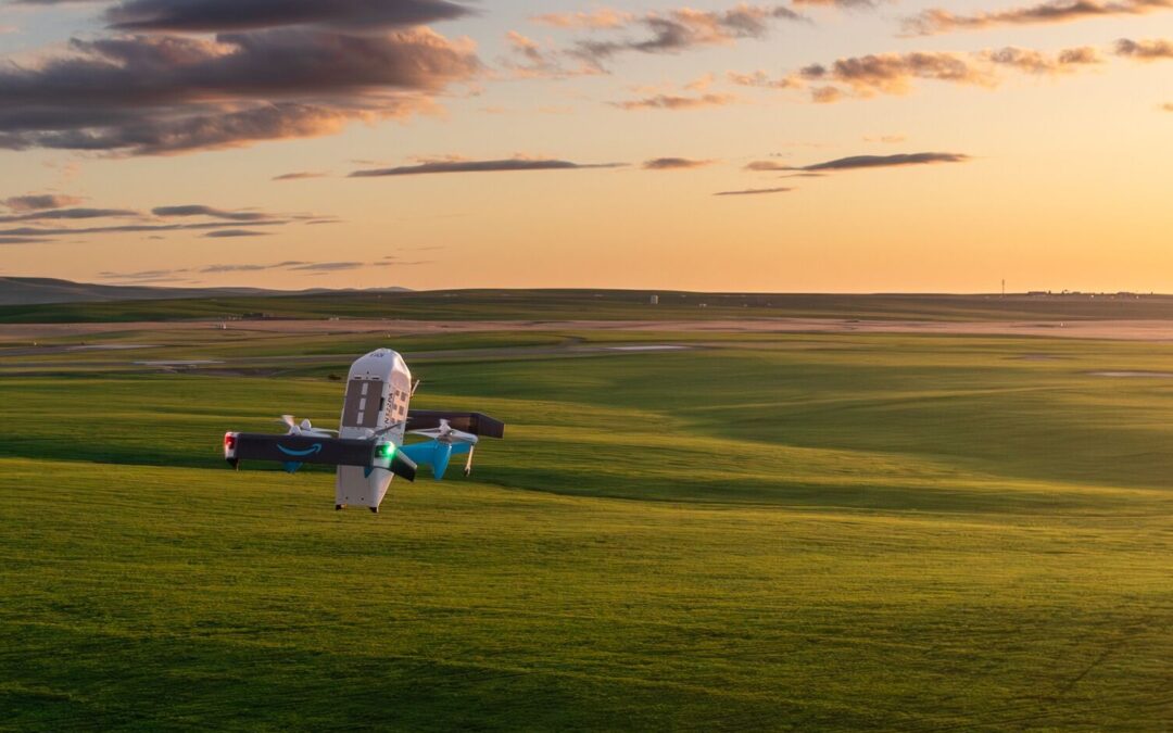 Drones na última milha ganham escala comercial com Amazon e Uber