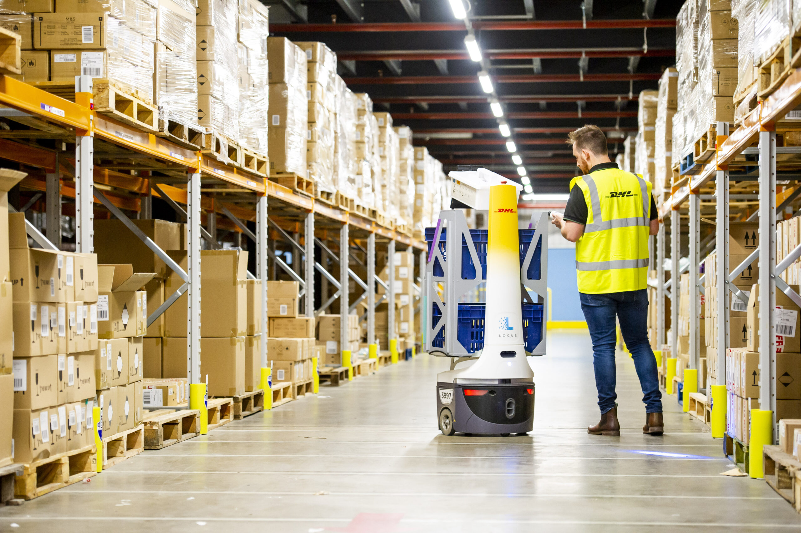 IA está a ganhar mais relevância nas operações logísticas, diz estudo da DHL