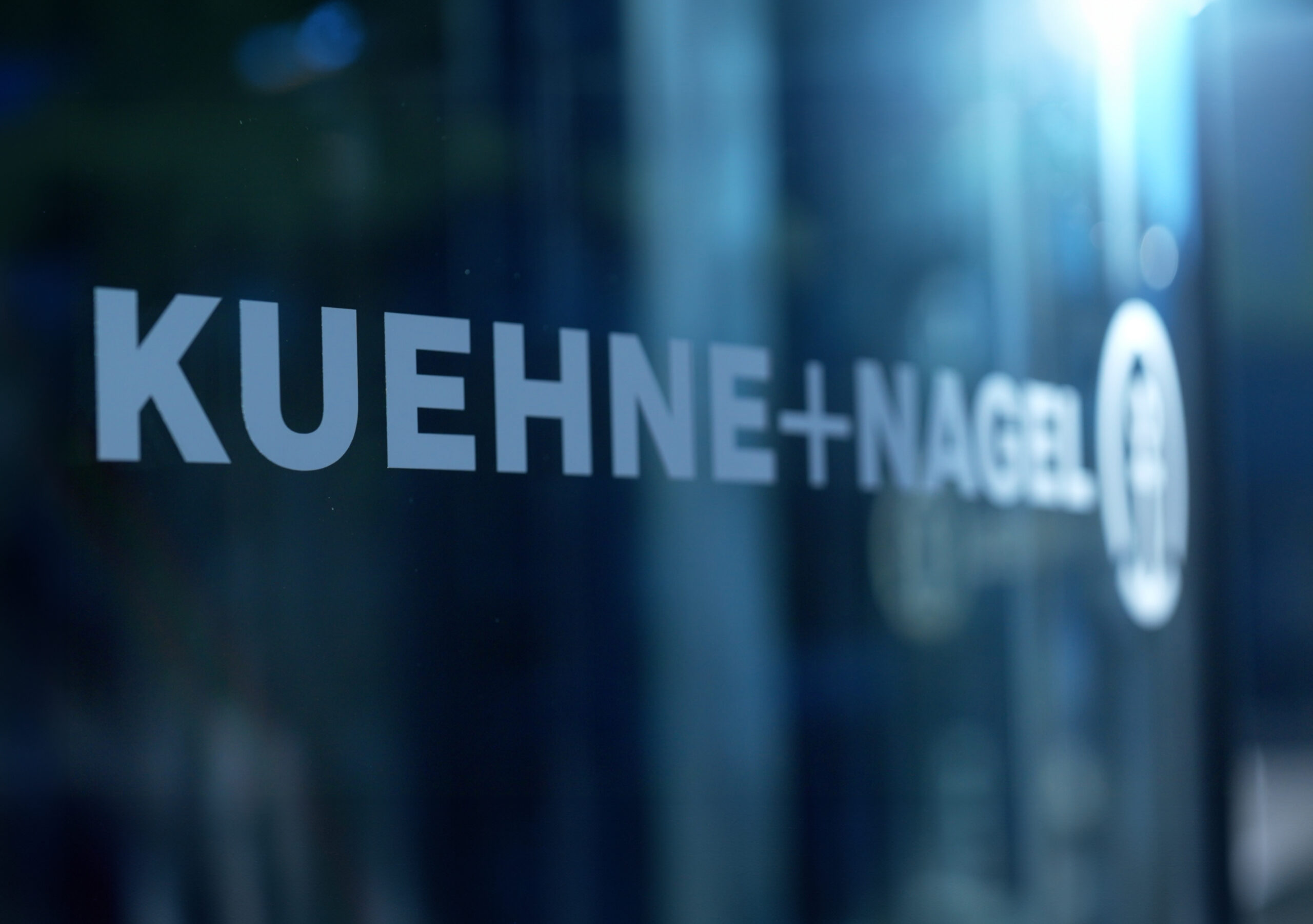 Kuehne+Nagel reforça parceria com Amazon e entra no ciclo logístico das infraestruturas AWS