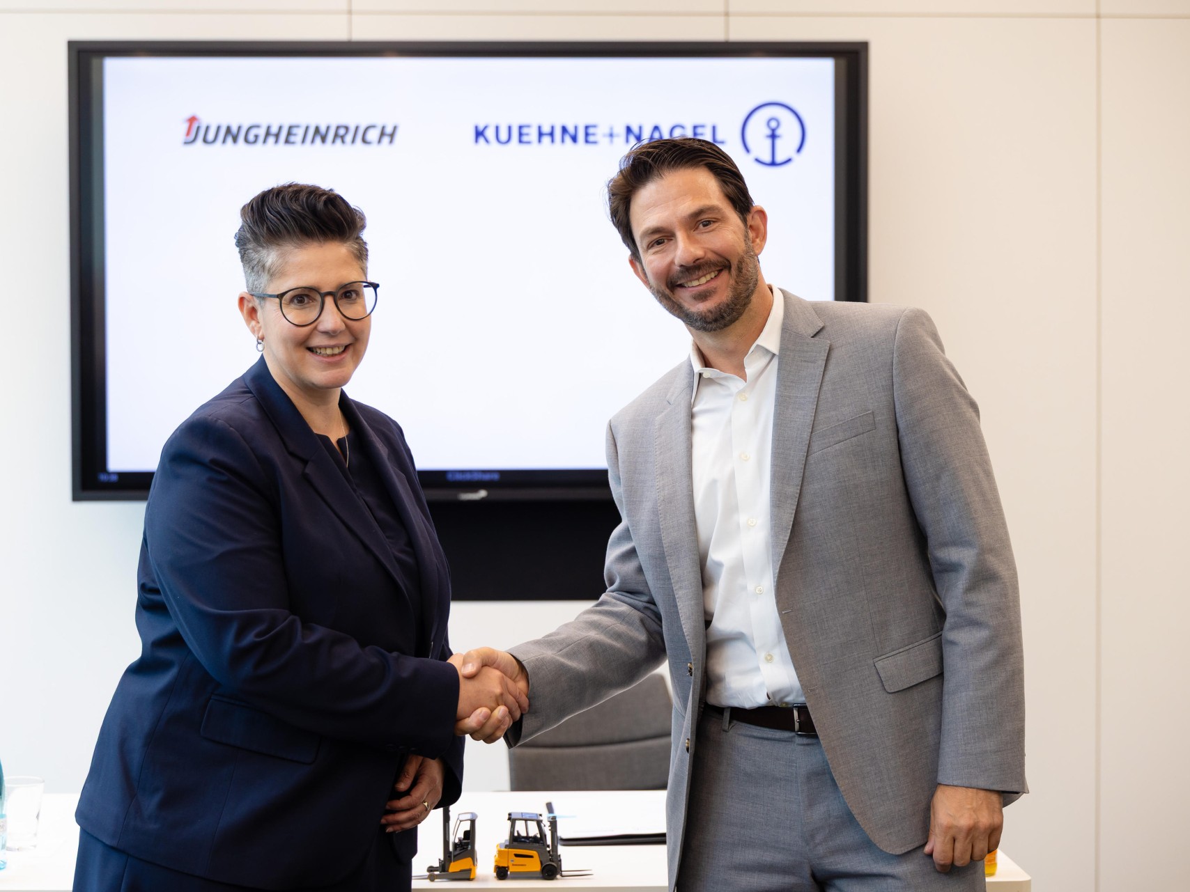 Jungheinrich fornece 5.000 empilhadores e gere frota da Kuehne+Nagel