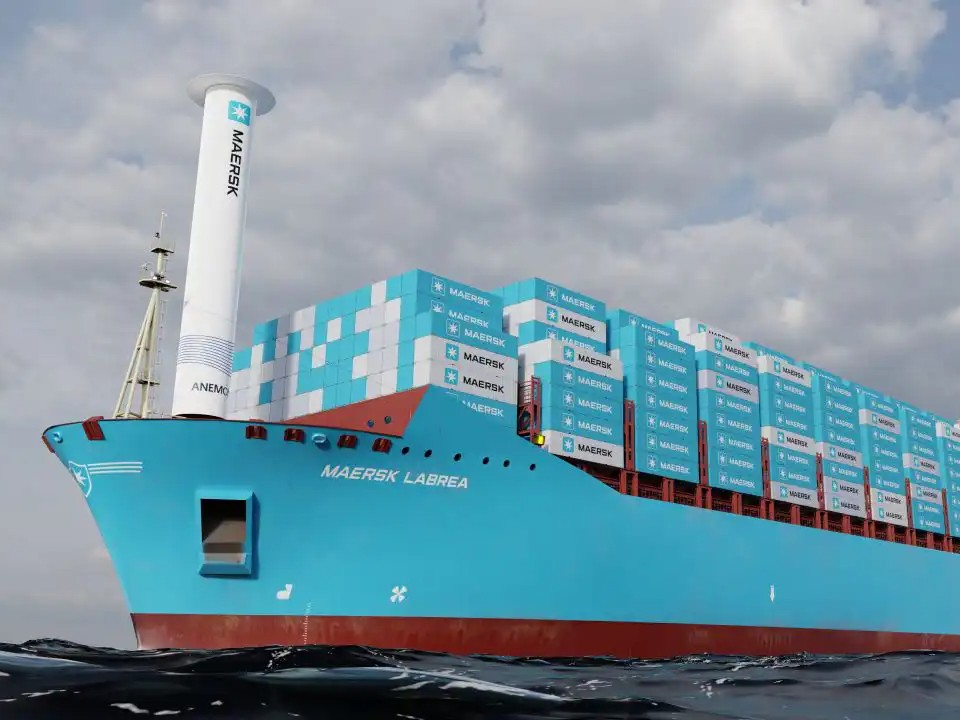 Maersk testa rotor eólico em porta-contentores de 8.700 TEU